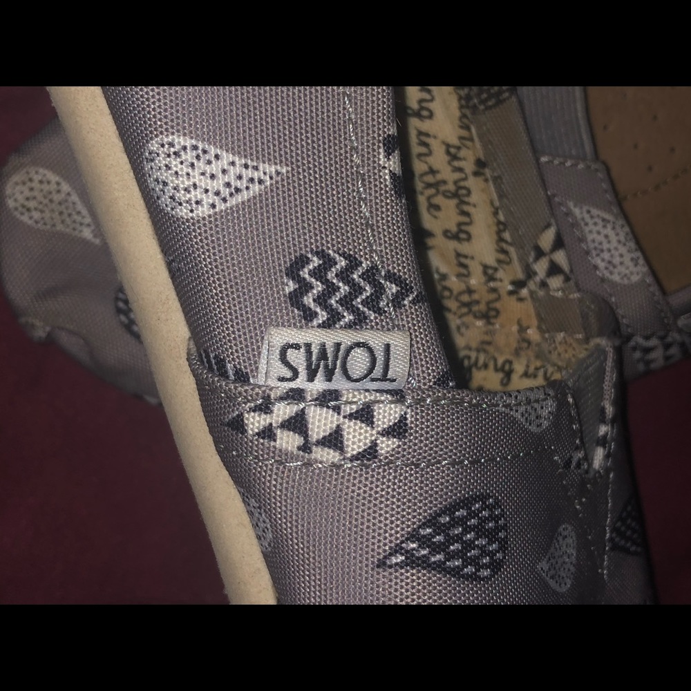 Toms, “Singing in the Rain” slip on canvas shoes. - Picture 4 of 4